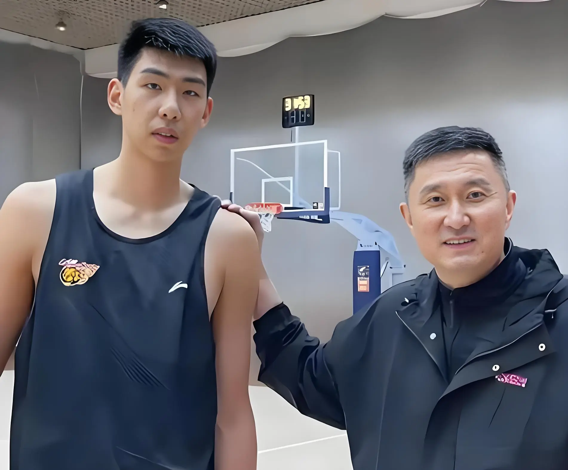发生后, AA, 孤勇者