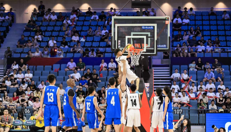 国明星队, 雄鹿球员库, 爱德华兹再