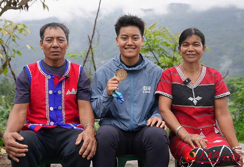 从橡胶林走, KqKbz, 登上国际篮