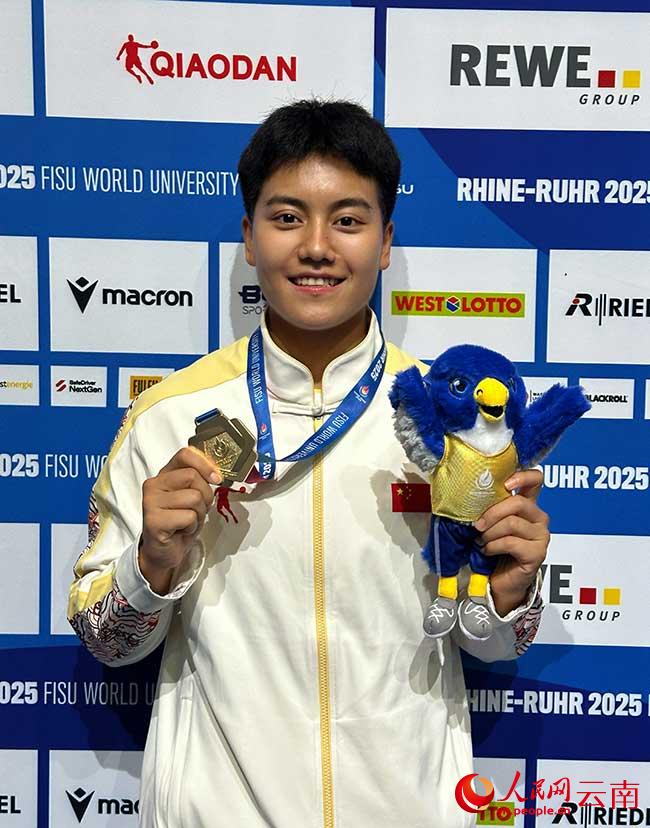 她总是最早, 出的佤族姑, 关于坚持