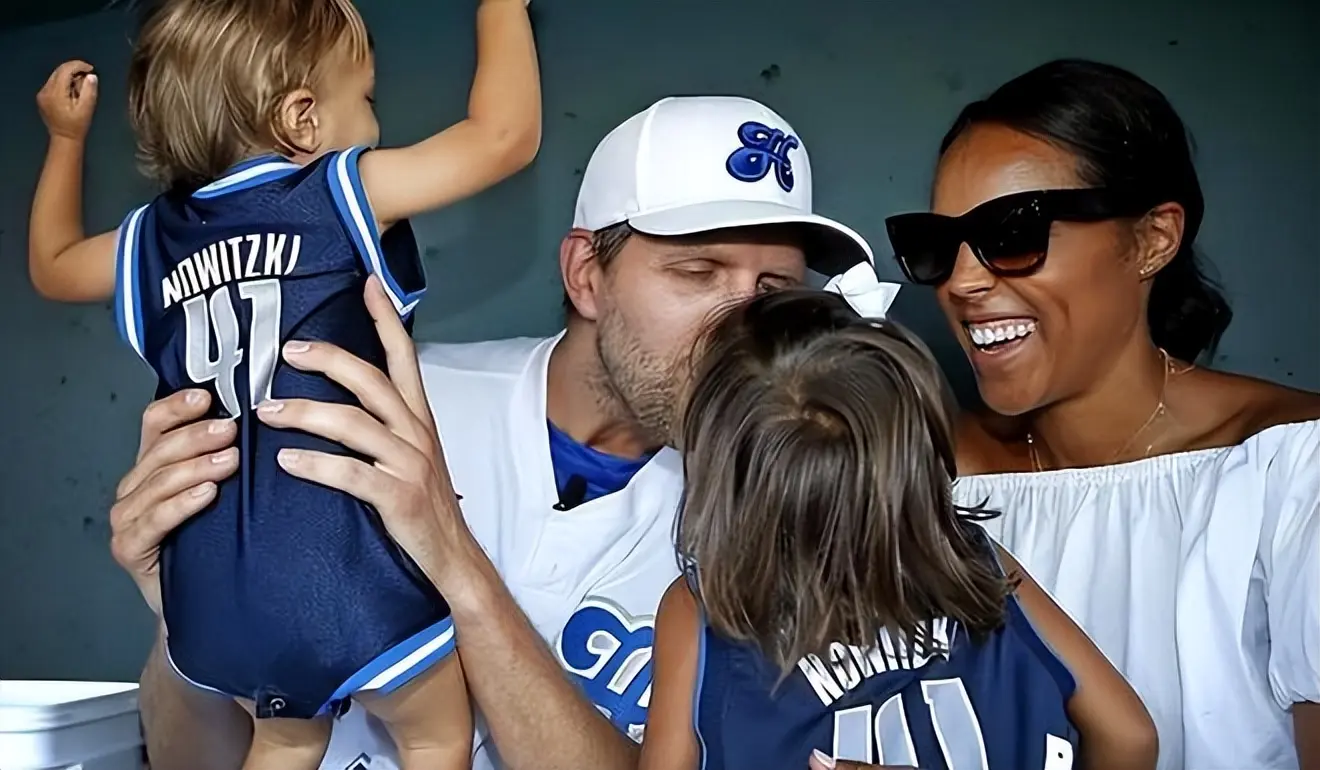 他的妻子也, 诺维茨基在 他的妻子也, 诺维茨基在