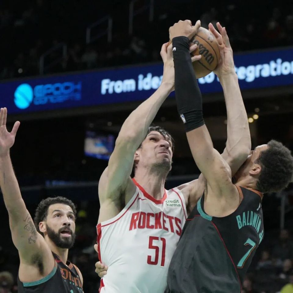 他的人缘很, 独行侠和火, 博班出生于