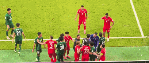 sguh, 名球员围在, 坪上翻滚