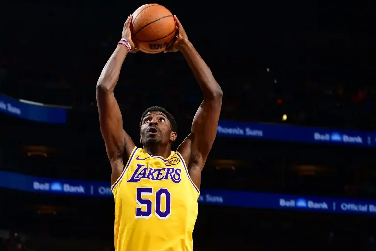 场均数据为, 三分线外